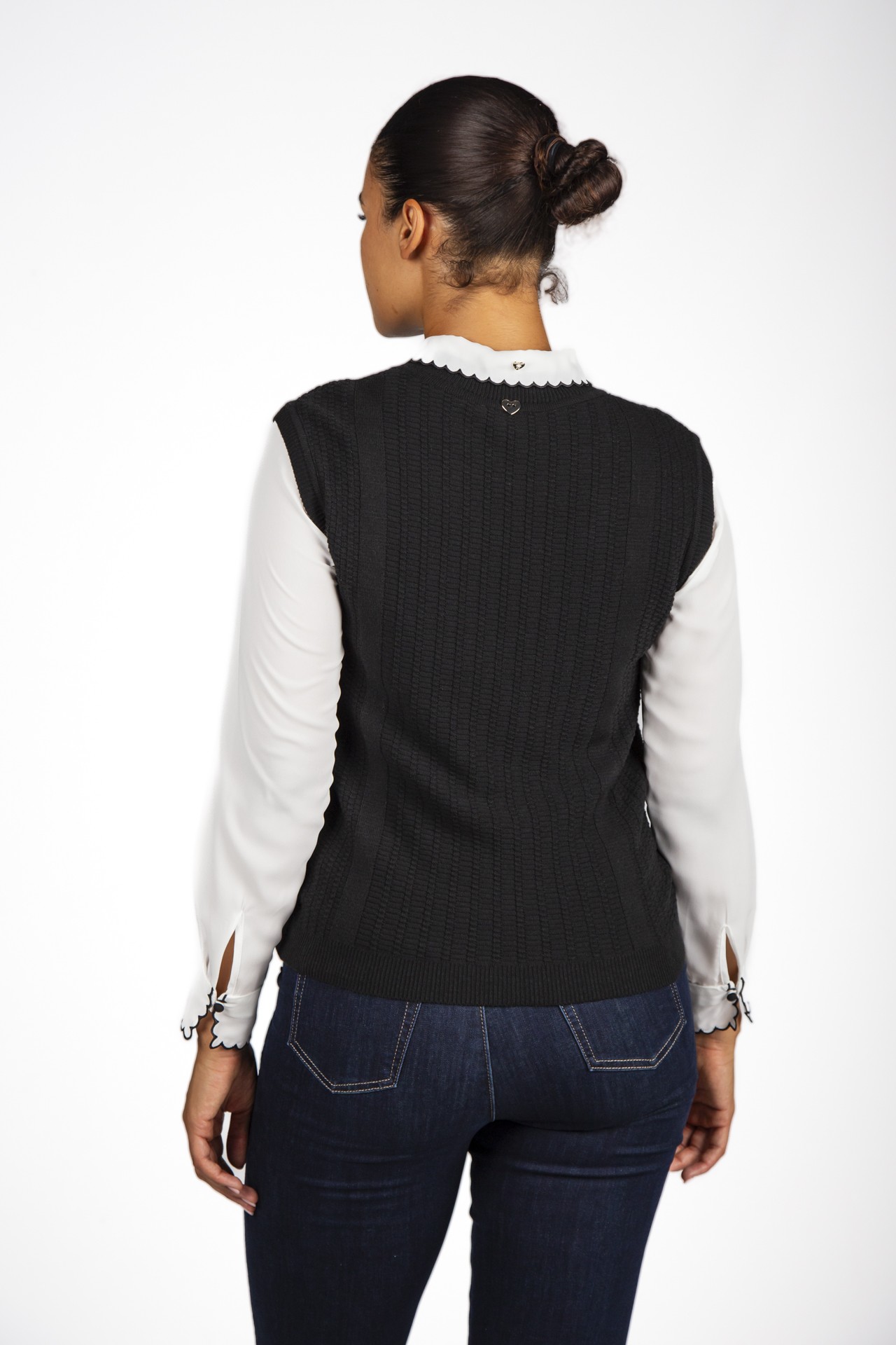Jacquard knit vest with metal buttons