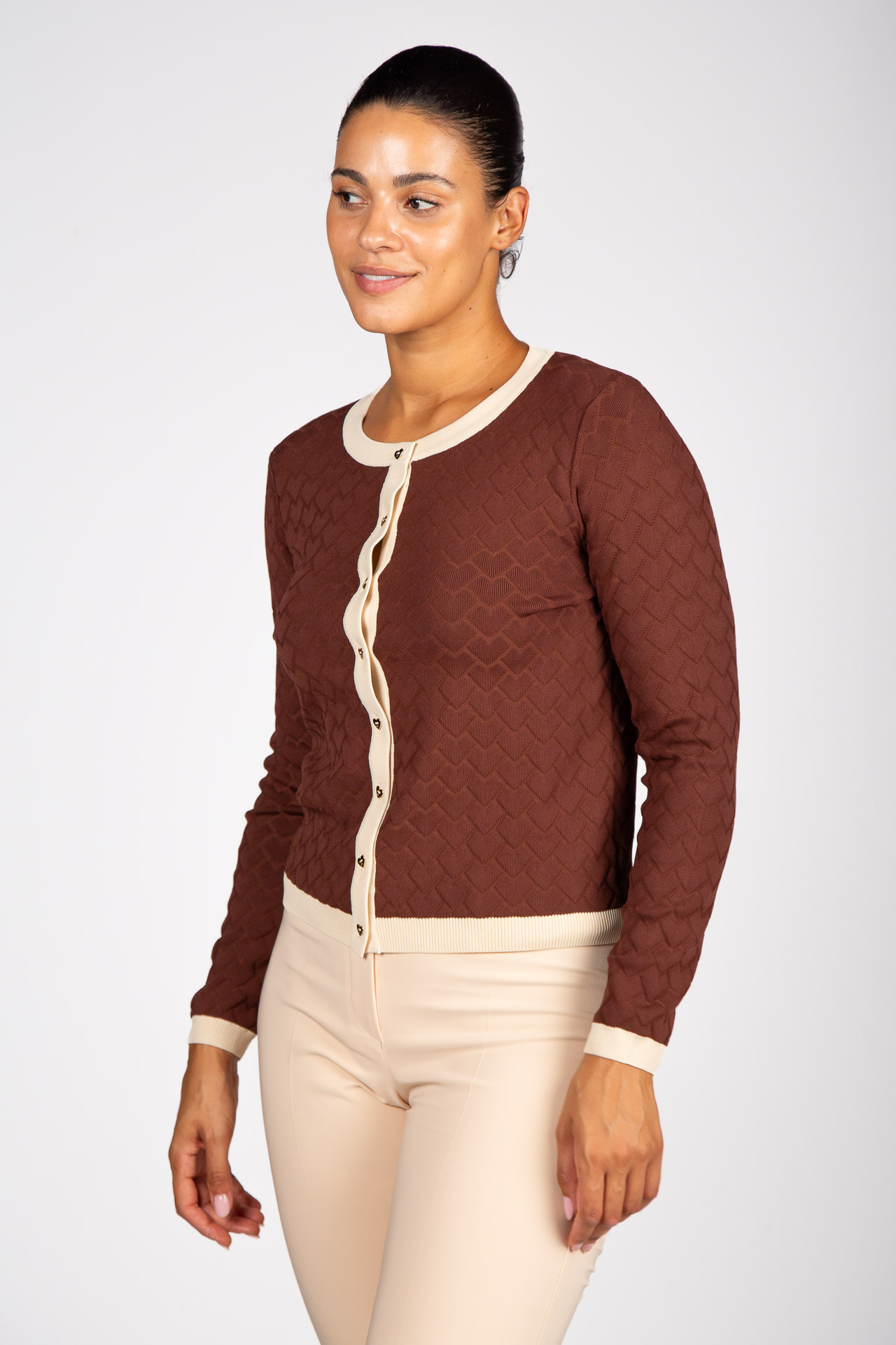 Gilet tricoté à boutons en forme de cœur