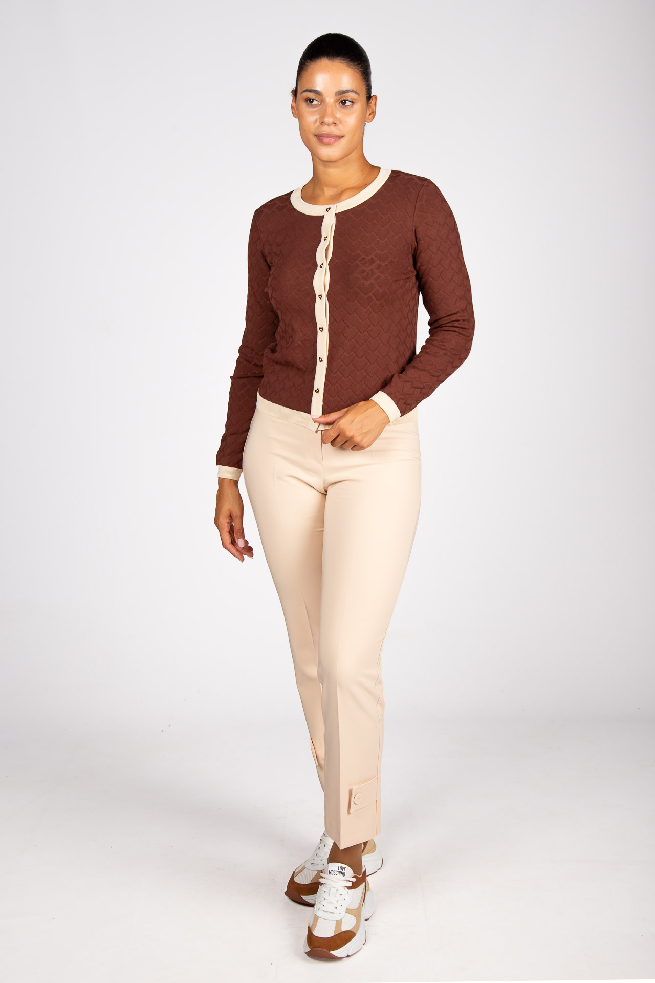 Gilet tricoté à boutons en forme de cœur
