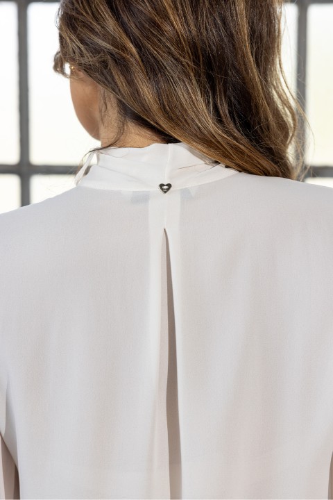 Tunic with a bow