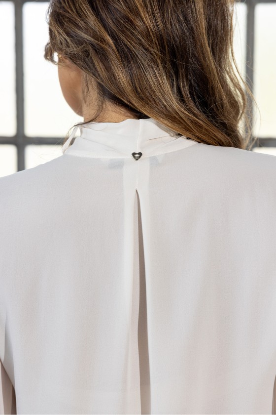 Tunic with a bow