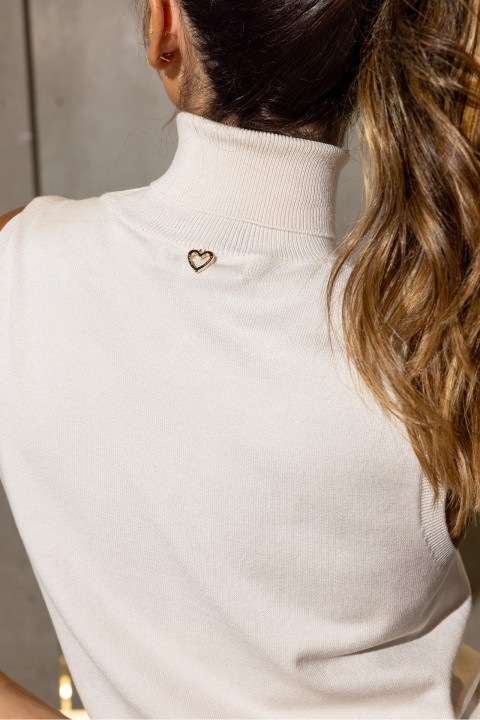 Sleeveless high-neck knit top