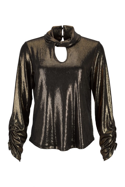 Camiseta con cuello retorcido