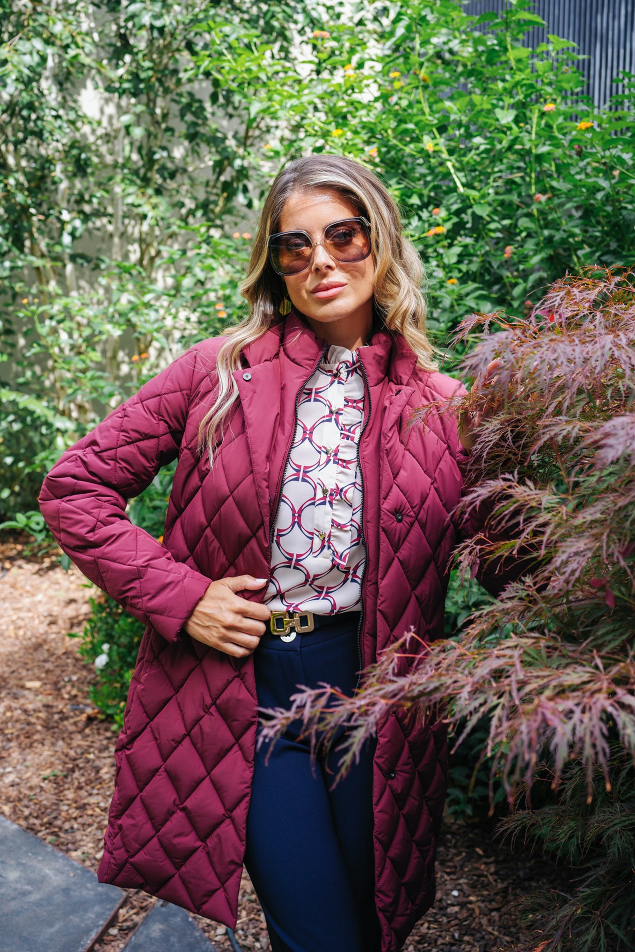 Parka acolchoada com cinto de fivela metálica