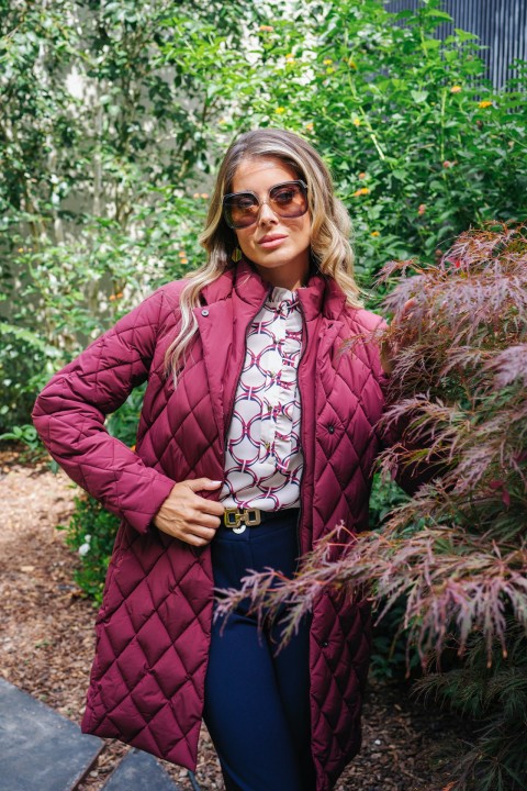 Parka acolchoada com cinto de fivela metálica Parka acolchoada com cinto de fivela metálica