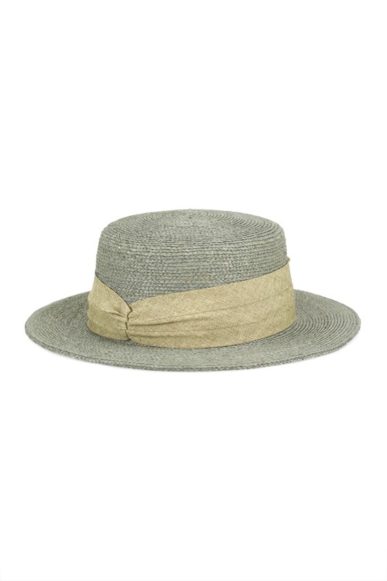 Hat in raffia