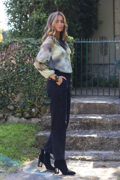 Pantalón vaquero con brillos Pantalón vaquero con brillos