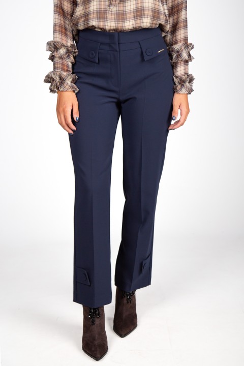 Pantalones con bolsillos y solapas Pantalones con bolsillos y solapas