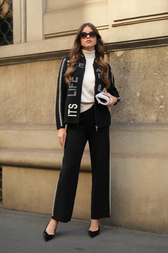 Knitted jacket with jacquard lettering
