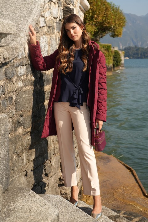 Trousers with pockets and flaps