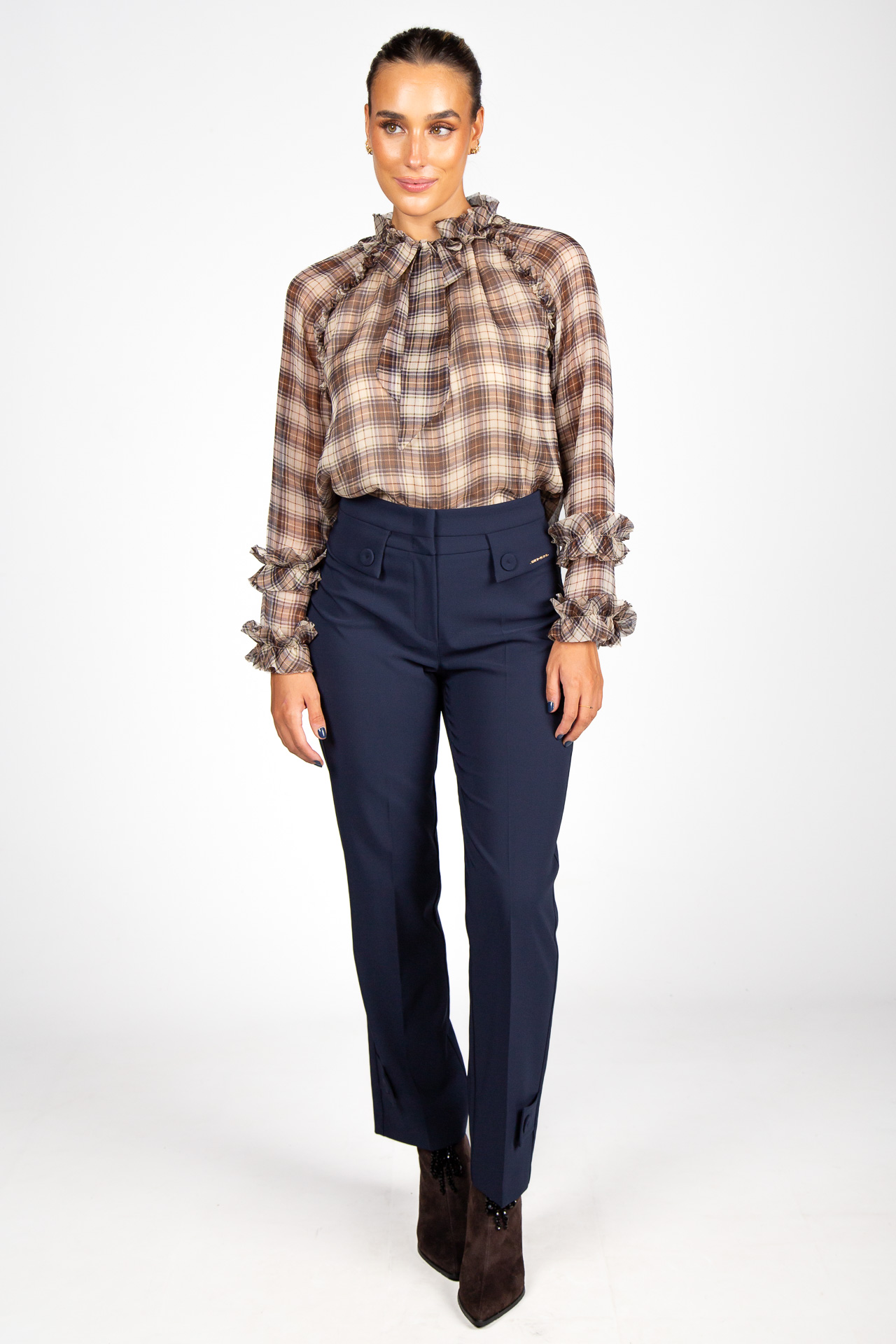 Plaid tunic with bow and ruffles